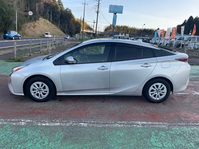 Toyota プリウス 1.8Sセーフティ プラスE-Four 4WD