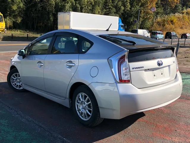 Toyota プリウス 1.8S