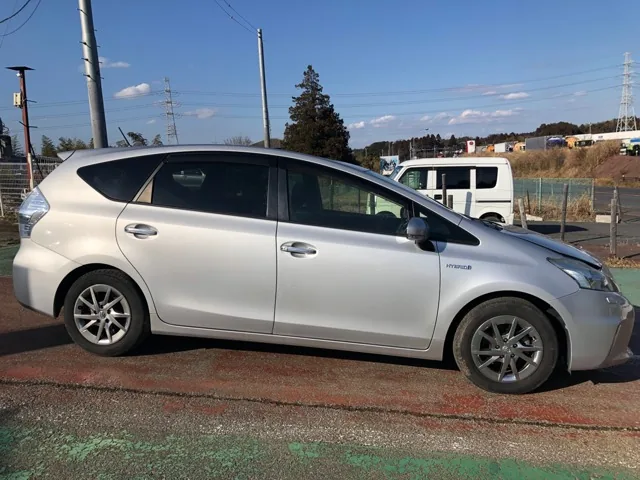 Toyota プリウスα 1.8Sチューン ブラック