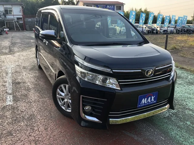 Toyota ヴォクシー 2.0ZS煌