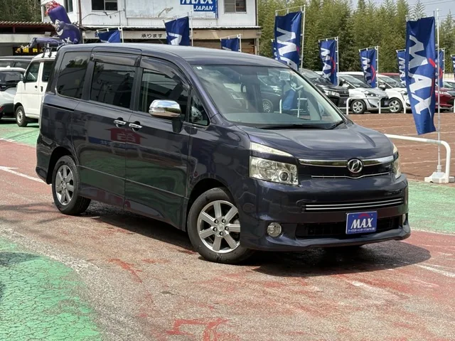 Toyota ヴォクシー 2.0ZS